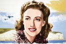 Το άλμπουμ της 100χρονης Vera Lynn πούλησε περισσότερο από κάθε τωρινή ποπ σταρ στη Βρετανία