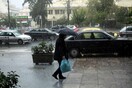 Ο καιρός της Τρίτης: Καταιγίδες, χιόνια στα ορεινά και χαμηλές θερμοκρασίες