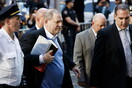 Παραδόθηκε στην αστυνομία ο Χάρβεϊ Γουάινστιν