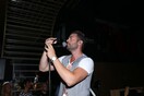 Τι λένε οι γιατροί για τον Ηλία Βρεττό - Γιατί χαρακτηρίζεται κρίσιμη η κατάστασή του μετά το τροχαίο