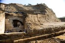 Ο Τύμβος Καστά στην Αμφίπολη «δείχνει» στους Δελφούς