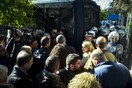 Ένταση έξω από το Μέγαρο Μαξίμου μεταξύ διαδηλωτών της ΠΟΕΔΗΝ και ΜΑΤ