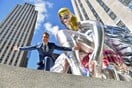 Η Καθιστή Μπαλαρίνα του Jeff Koons εντυπωσιάζει τους Νεοϋορκέζους