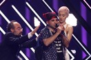 Eurovision: Ποιος είναι ο άντρας που όρμηξε στη σκηνή - O διαδηλωτής κρατείται και οι αρχές ξεκίνησαν έρευνα