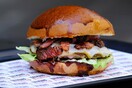 Στο Talking Breads θα δοκιμάσεις το πιο rock street food της Αθήνας