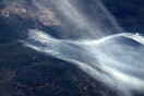 Η γιγαντιαία φωτιά που μαίνεται ανεξέλεγκτη στον Καναδά σε φωτογραφίες τραβηγμένες από το διάστημα