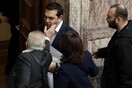 O Tσίπρας γιορτάζει - Φιλιά και αγκαλιές στη Βουλή (ΦΩΤΟΓΡΑΦΙΕΣ)