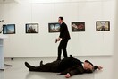 Mια ιστορική φωτογραφία: η δολοφονία του Ρώσου πρέσβη στην Άγκυρα