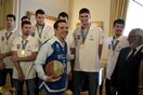 Όταν ο Αλέξης Τσίπρας αποφάσισε να παίξει... μπάσκετ