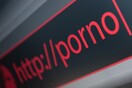 Η ινδική κυβέρνηση επαναφέρει την πρόσβαση στα πορνογραφικά σάιτ