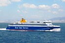Αναχώρησε από τη Σύρο το Blue Star Paros έπειτα από την πρόσκρουση στο λιμάνι