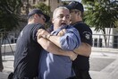 Ο πατέρας της Δώρας Ζέμπερη επιχείρησε να λιντσάρει τον δολοφόνο της κόρης του - ΒΙΝΤΕΟ