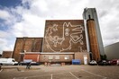 Τεράστιο mural του Κιθ Χάρινγκ αποκαλύφθηκε στο Άμστερνταμ