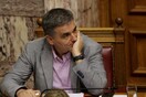 Η Κομισιόν επιβεβαιώνει την περικοπή συντάξεων και τη μείωση του αφορολόγητου