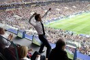 Μουντιάλ 2018 - Ο «τρελαμένος» Μακρόν πανηγυρίζει και το γλέντι της νίκης στο Παρίσι - ΦΩΤΟΓΡΑΦΙΕΣ