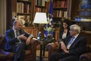 Μοσκοβισί σε Παυλόπουλο: Μνημόνια τέλος - Η Ελλάδα στέκεται πλέον ελεύθερα στα πόδια της