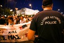 Συγκέντρωση έξω από το Μαξίμου για τους πυρόπληκτους