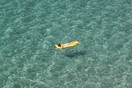 Τουρίστρια στο Ρέθυμνο ήταν 20 ώρες στη θάλασσα σε ένα στρώμα - Την εντόπισε πιλότος της Frontex