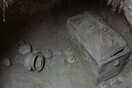 Κρήτη: Στο φως περίτεχνος αρχαίος τάφος με σκελετό και τάματα