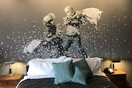 O Banksy ανοίγει ξενοδοχείο στη Βηθλεέμ, στο τείχος Ισραήλ- Παλαιστίνης