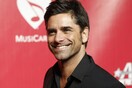 Ο ελληνικής καταγωγής John Stamos ακολουθεί τη σχολή Kardashian και φωτογραφίζεται γυμνός στο Paper