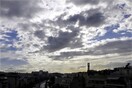 Ο καιρός της Παρασκευής: Συννεφιά και τοπικές βροχές