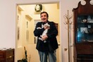 Ο Άγγελος Παπαδημητρίου μάς δείχνει το ζεστό, υπέροχο σπίτι του