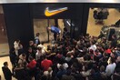 Η ελληνική Black Friday ξεκίνησε - Οι πρώτες ουρές και πολλές κοπάνες από το σχολείο (ΒΙΝΤΕΟ)