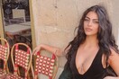 Μια influencer καταγγέλλει ότι της απαγόρευσαν την είσοδο στο Λούβρο λόγω φορέματος