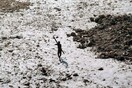 Ακόμη δεν έχουν πλησιάσει το νησί για να πάρουν τη σορό του ιεραπόστολου που σκοτώθηκε από απομονωμένη φυλή