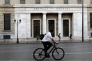 Bloomberg: Η Ελλάδα κινδυνεύει με νέα κρίση αν δε σώσει ξανά τις τράπεζες