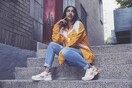 Η CardiB φοράει πρώτα τα πιο hot sneakers του καλοκαιριού με 90s επιρροές