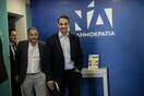 Χαρούμενο ξεκίνημα: oι τομεάρχες της Νέας Δημοκρατίας συνεδριάζουν με φιλιά και αγκαλιές (φωτο)