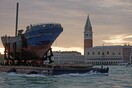 Το ναυάγιο που στοίχισε τη ζωή σε εκατοντάδες μετανάστες εκτίθεται στη Μπιενάλε της Βενετίας