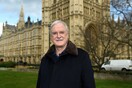 «Το Λονδίνο δεν είναι πλέον αγγλική πόλη» δηλώνει ο Τζον Κλιζ των Monty Python, προκαλώντας σάλο