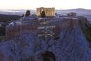 Διεθνής Αμνηστία: Το ηχηρό μήνυμα για τους πρόσφυγες φώτισε την Ακρόπολη