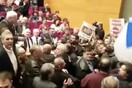 Επεισόδια στο πανελλήνιο συνέδριο της ΓΣΕΕ - Εισβολή 1.000 μελών του ΠΑΜΕ