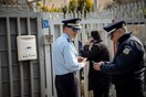 Χειροβομβίδα στο ρωσικό προξενείο: Οι κάμερες ασφαλείας κατέγραψαν τους δράστες