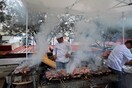 Τι συμβαίνει στην Αθήνα την Τσικνοπέμπτη; Έρευνα για το ψητό κρέας και την ατμόσφαιρα