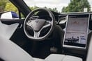 Ζευγάρι γύρισε πορνό σε αυτοοδηγούμενο Tesla στη μέση του δρόμου