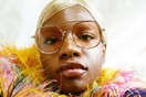 Η Άαρον Φίλιπ, το μαύρο transgender μοντέλο με αναπηρία, στο πρώτο της μεγάλο εξώφυλλο