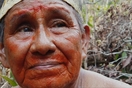«Θα δώσουμε το αίμα μας για το δάσος» - Η φυλή αυτοχθόνων του Αμαζονίου θρηνεί για την καταστροφή