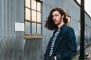 Hozier: πώς είναι να επιβιώνεις από το «Take me to Church», το μεγαλύτερο χιτ της δεκαετίας