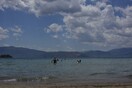 Καιρός: Αίθριος με πρόσκαιρες βροχές