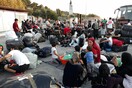 Μυτιλήνη: Ξεκίνησε η επιχείρηση μετακίνησης 1500 προσφύγων και μεταναστών