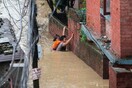 Νεπάλ: 55 νεκροί, δεκάδες αγνοούμενοι από τις καταστροφικές πλημμύρες