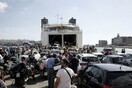 Πειραιάς: Συνεχίζεται η έξοδος των Αθηναίων - Το αδιαχώρητο στο λιμάνι