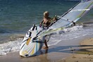 Έγραψε ιστορία η 81χρονη windsurfer: Κεφαλονιά - Κυλλήνη σε 6 ώρες