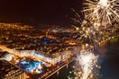 Πρωτοχρονιά στη Θεσσαλονίκη: το 2020 φωτίζει με πυροτεχνήματα τη θάλασσα του Θερμαϊκού