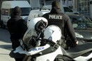 Επίθεση σε αστυνομικές δυνάμεις έξω από την ΑΣΟΕΕ